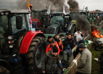 Dilaga la rivolta degli agricoltori