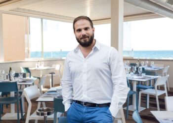 Un viaggio a Dubai come premio per i suoi dipendenti da parte di un giovane imprenditore palermitano