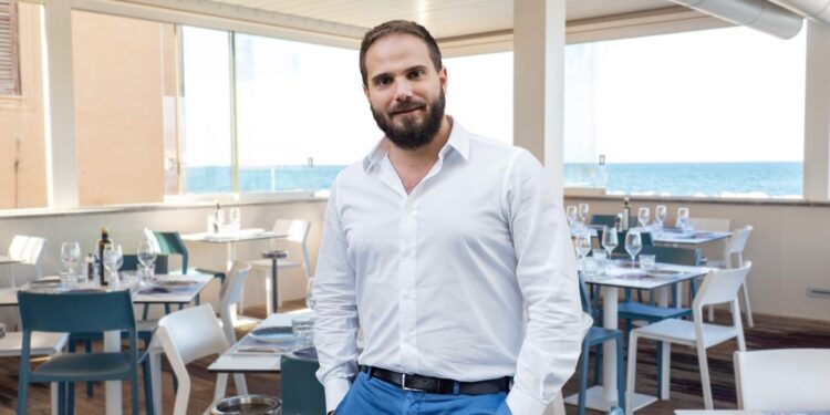 Un viaggio a Dubai come premio per i suoi dipendenti da parte di un giovane imprenditore palermitano