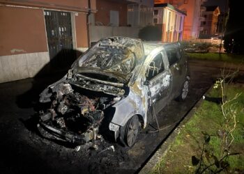 Un’auto prende fuoco nella notte a San Giorgio del Sannio (BN)
