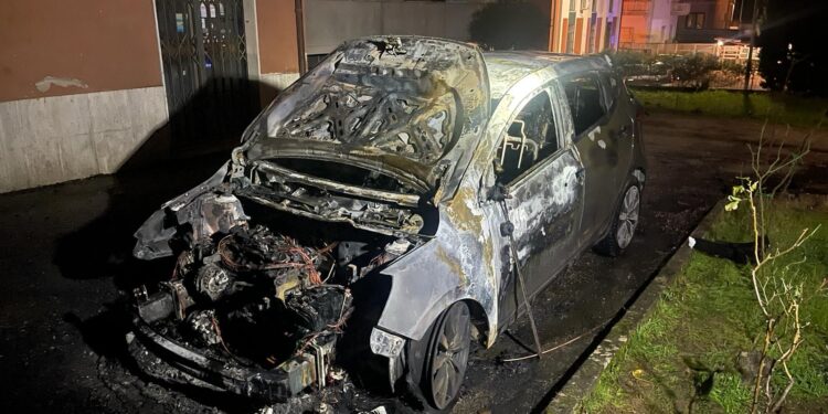 Un’auto prende fuoco nella notte a San Giorgio del Sannio (BN)