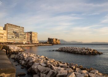 Napoli, via Partenope sarà pavimentata con cubetti di porfido al posto dell’attuale asfalto