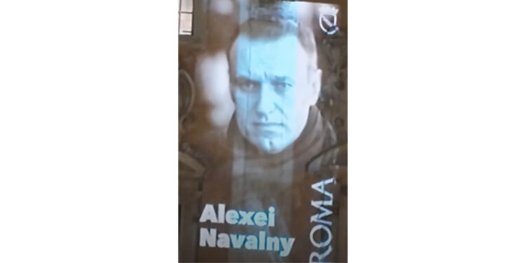 Roma Piazza del Campidoglio, fiaccolata in memoria di Aleksej Navalny