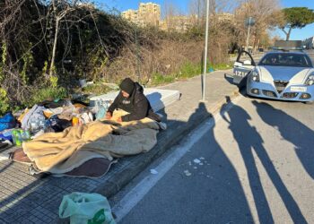 Maurizio il senzatetto aiutato da Pino Grazioli si trova ancora a vivere per strada