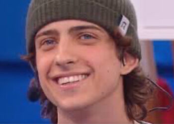 Sangiovanni annuncia lo stop: “Non riesco più a fingere che vada tutto bene”