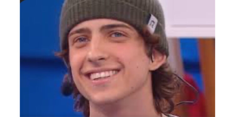 Sangiovanni annuncia lo stop: “Non riesco più a fingere che vada tutto bene”