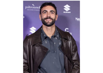 Marco Mengoni apre il 74 esimo Festival di Sanremo, acclamato dal pubblico