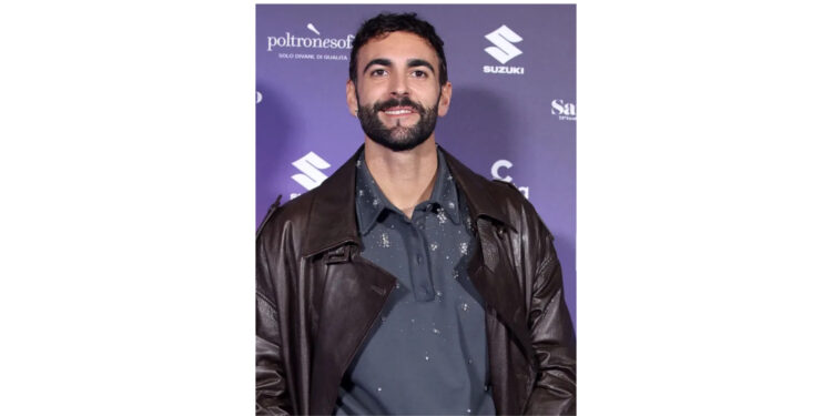 Marco Mengoni apre il 74 esimo Festival di Sanremo, acclamato dal pubblico