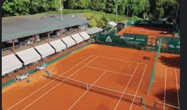 Medico stroncato da un infarto mentre gioca a tennis