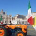 La protesta degli agricoltori arriva in Piazza San Pietro e il Papa rivolge loro un saluto