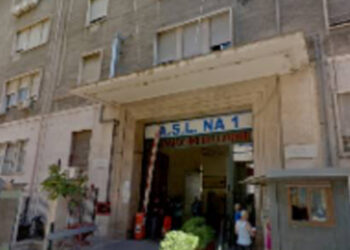 Uomo trasportato al Vecchio Pellegrini di Napoli per ferite d’arma da fuoco