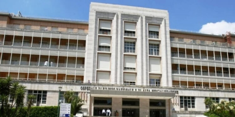 Neonato morto al Monaldi tre mesi fa, i genitori hanno presentato un esposto. Oggi l’autopsia sul corpicino