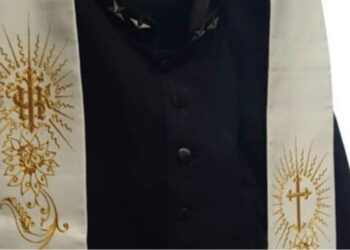 Sì fingeva  sacerdote per farsi consegnare soldi