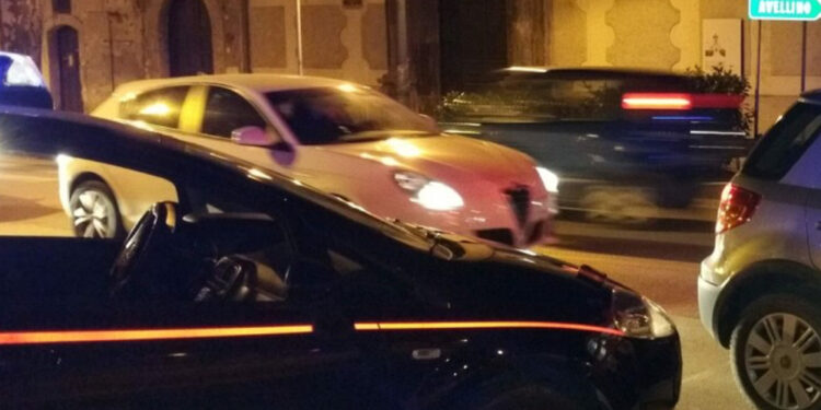 Tenta la fuga con la figlia minorenne, fermata in Toscana