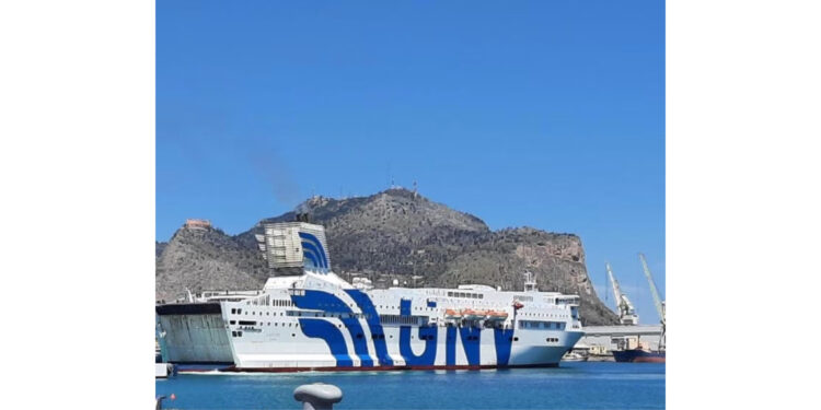 Incidente al porto di Napoli, la vittima e’un 45enne di Trapani