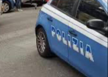 Si rifiuta di fare sesso al primo appuntamento e lei lo rinchiude in casa