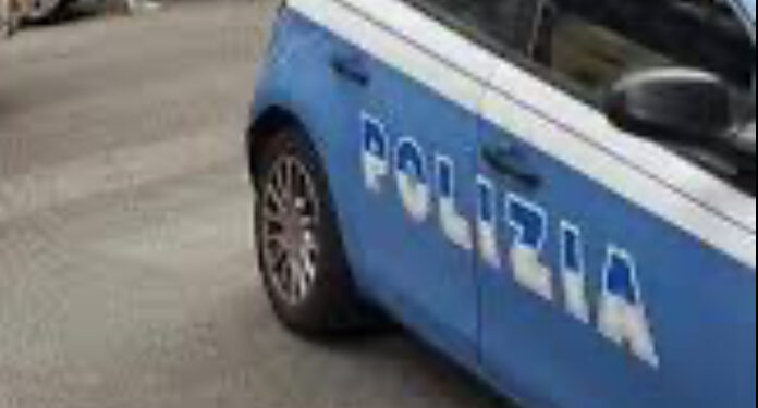 Si rifiuta di fare sesso al primo appuntamento e lei lo rinchiude in casa