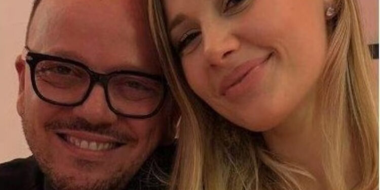 Gigi D’Alessio nuovamente papà, sarà una femminuccia