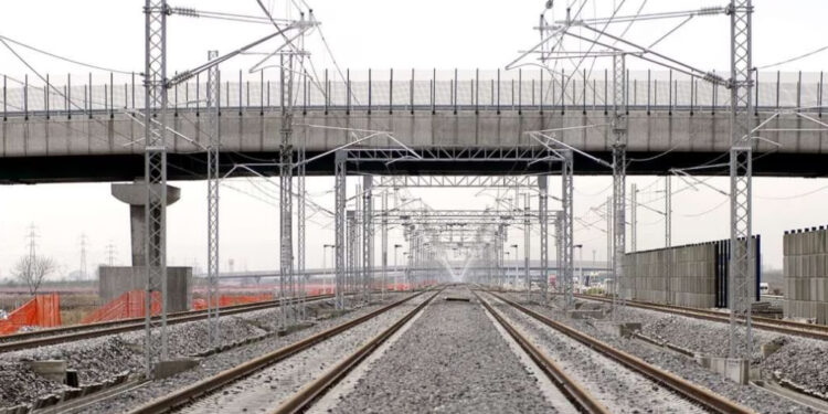 Implode galleria tra Benevento ed Ariano Irpino, interrotta la linea ferroviaria