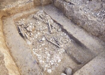 RITROVATA UNA TOMBA CON REPERTI ARCHEOLOGICI ALL’ INGRESSO STAZIONE HIRPINIA