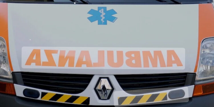 Con il figlio tredicenne in sella al suo scooter, non si ferma all’alt della polizia. Morto un 49 enne