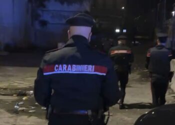 Uomo pericoloso armato avvicina il giornalista Pino Grazioli e poi scappa. Scatta la caccia all’uomo