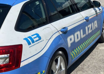 A piedi in autostrada, travolto e ucciso da un tir