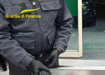 Rapina in un supermercato di Afragola, finanziere sventa la rapina