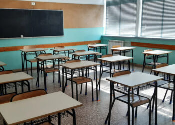 Malore per una 15enne, muore in classe davanti ai compagni