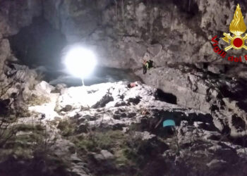 TRAGEDIA SULL’ASTICO, SI TUFFA PER RECUPERARE IL DRONE, MUORE 61 ENNE