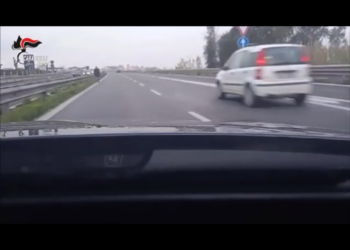 80enne a piedi sull’asse mediano, salvato dai Carabinieri