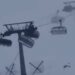 Cervinia, oscilla in modo spaventoso la seggiovia Cretaz in balia di forti raffiche di vento
