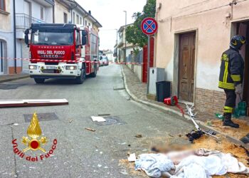 Bombola di gpl scoppia in casa, ferito gravemente un 23enne