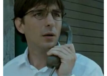 Reazioni indignate dopo gli applausi alla scena dell’omicidio in una scuola del Vomero durante la proiezione di “Forapasc”