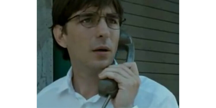 Reazioni indignate dopo gli applausi alla scena dell’omicidio in una scuola del Vomero durante la proiezione di “Forapasc”