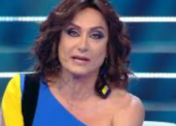 Luxuria condurrà il Reality L’isola dei famosi