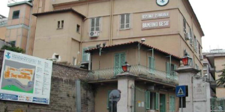 Bambina operata d’urgenza in Thailandia e rientrata in Italia con un volo dell’Aeronautica. Soddisfatto il ministro Tajani