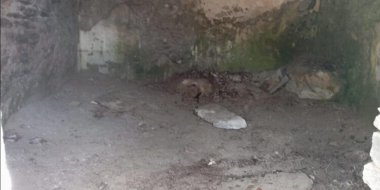 Donna trovata morta in una chiesa abbandonata, si segue la pista dell’omicidio