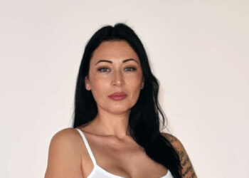 Tonia Romano, avellinese naufraga dell’isola dei famosi, si ritira prima di cominciare