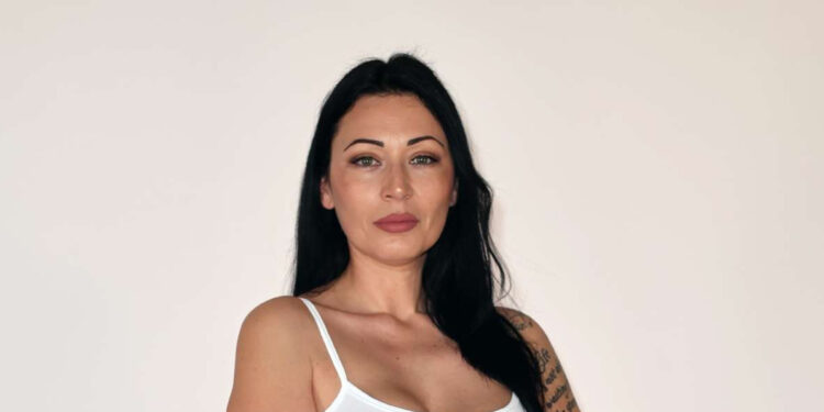 Tonia Romano, avellinese naufraga dell’isola dei famosi, si ritira prima di cominciare