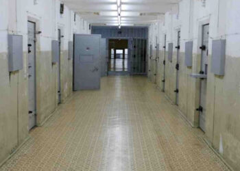 NAPOLI: TELEFONINI, COLTELLI E DROGA NELLE CELLE DI SECONDIGLIANO. SAPPE: “ERA PREVISTO UN REGOLAMENTO DI CONTI TRA CLAN O, PEGGIO, UNA RIVOLTA?”