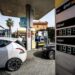 LA BENZINA SFONDA QUOTA 2,5 EURO ANCHE IN CITTÀ ALLARME CONSUMATORI. BOTTA E RISPOSTA COL MIMIT, PREZZO STABILE
