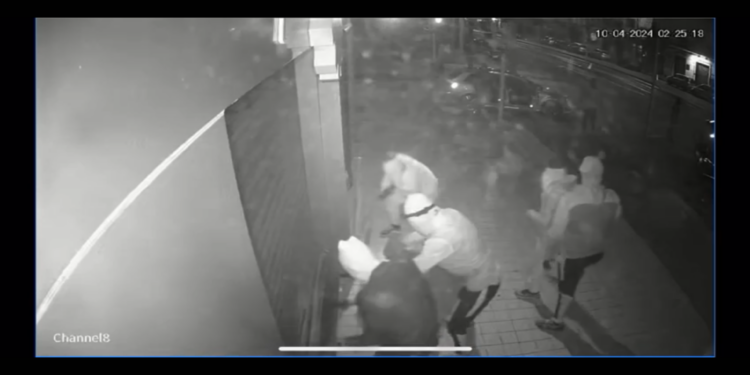 Denuncia di Furto aggravato in una attività commerciale di Napoli