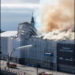 Incendio alla Borsa di Copenaghen: crolla la guglia, 400 anni di storia in fiamme