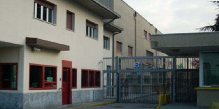 Carcere di Monza, detenuto tenta di ferirsi dopo aver ingerito alcuni oggetti