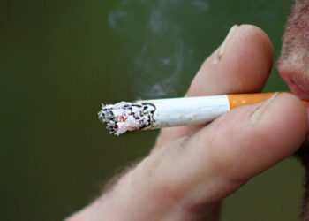 A MILANO SARÀ VIETATO FUMARE ALL’APERTO: IN ARRIVO MULTE DI OLTRE 200 EURO