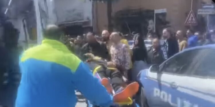 Pomeriggio di sangue ad Afragola: Violenta rissa scoppia in piazza Castello