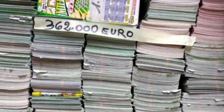 MARIO E I 407 MILA EURO DI GRATTA E VINCI PERDENTI: «LI HO CONSERVATI TUTTI, MOSTRATELI NELLE PIAZZE»