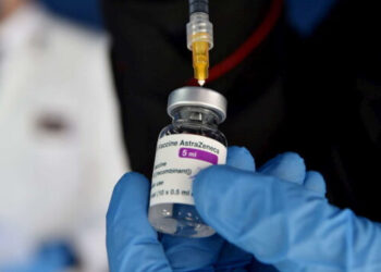 COVID, ASTRAZENECA AMMETTE: “IL VACCINO PUÒ CAUSARE SINDROME DA TROMBOSI”