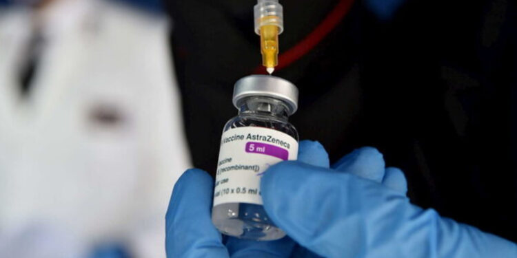 COVID, ASTRAZENECA AMMETTE: “IL VACCINO PUÒ CAUSARE SINDROME DA TROMBOSI”